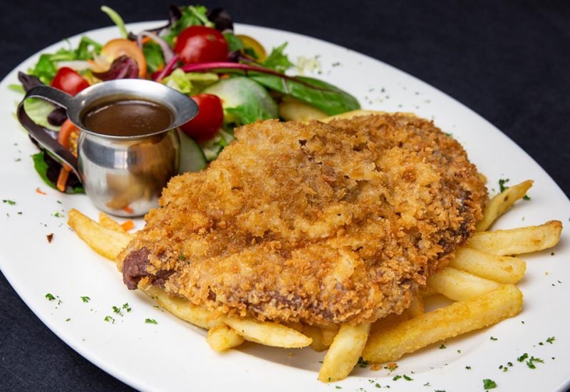 chicken-schnitzel-thursday-specials-menu-bistro-seaforth-bowls-club-mackay